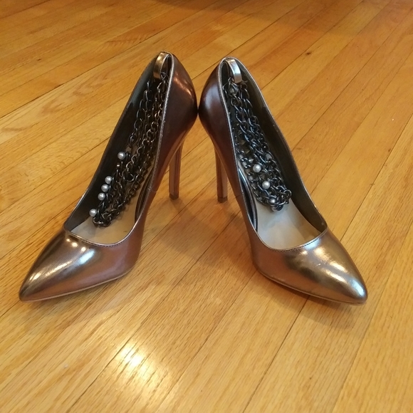 Pumps - Picture 4 of 8